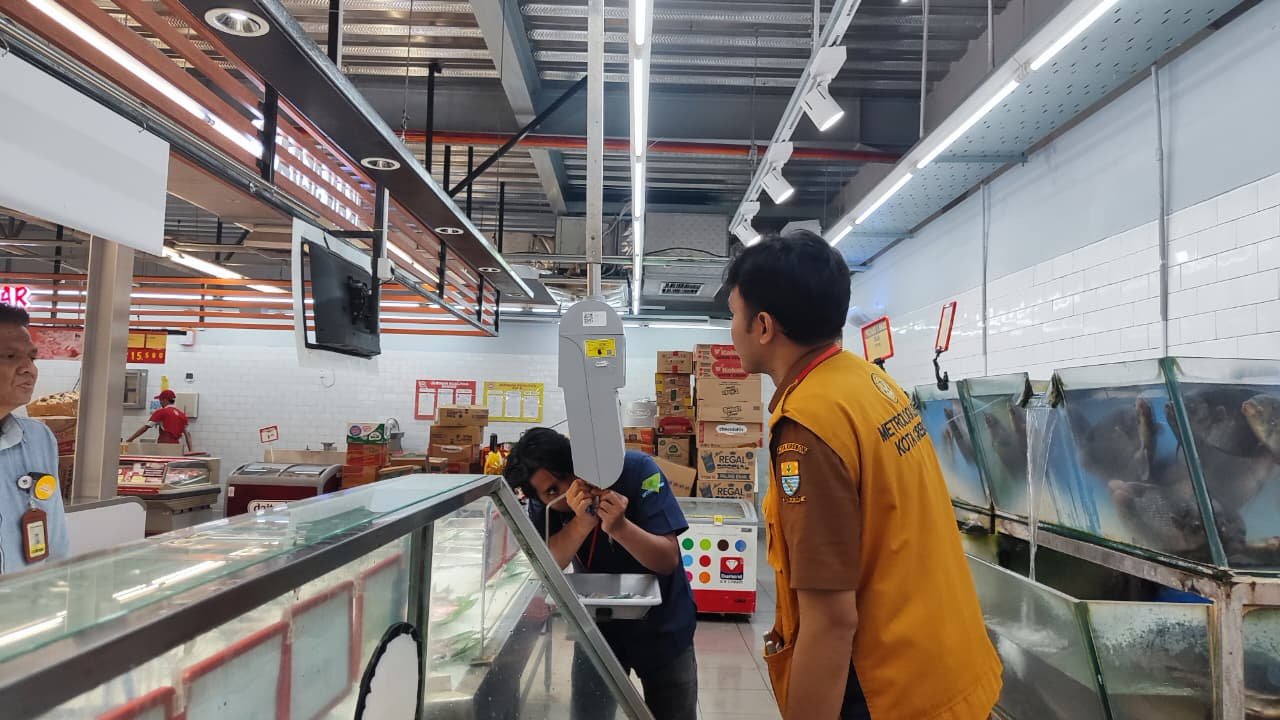 Bidang Kemetrologian Melaksanakan Pelayanan Tera Ulang UTTP di Superindo Veteran
