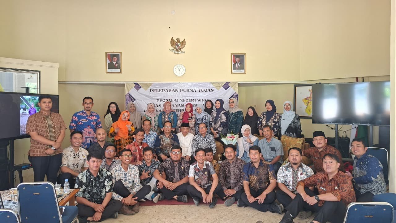 Dedikasi Tanpa Batas, DPMPTSP Kota Cirebon Gelar Pelepasan Purna Tugas