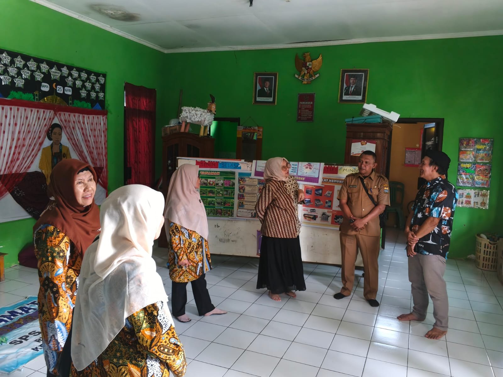Kunjungan Ketua TP PKK Kota Cirebon ke Kampung Setara RW 15 Galunggung Asih